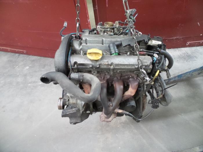 Engine from a Opel Vectra B Caravan (31) 1.6 16V 2000