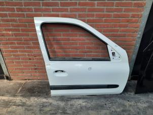 Used Front door 4-door, right Renault Clio II Societe (SB) 1.5 dCi 65 Price on request offered by Autodemontage Joko B.V.