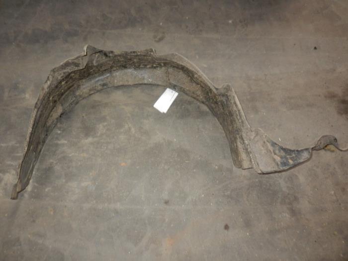 Wheel arch liner from a Toyota Corolla (E11) 2.0 D 1998