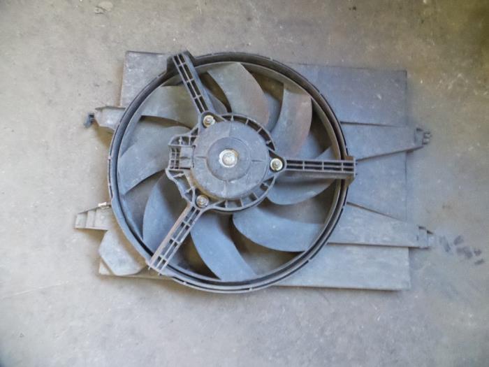 Cooling fans from a Ford Fiesta 5 (JD/JH) 1.3 2006