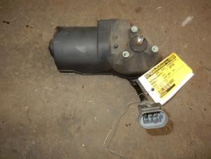 Used Front wiper motor Renault Clio II Societe (SB) 1.9 D Price on request offered by Autodemontage Joko B.V.