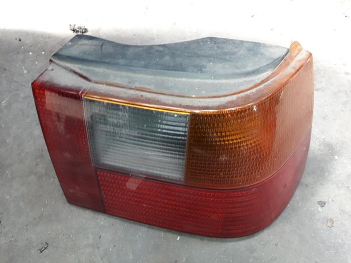 Luz trasera derecha de un Seat Ibiza II (6K1) 1.6i 1994