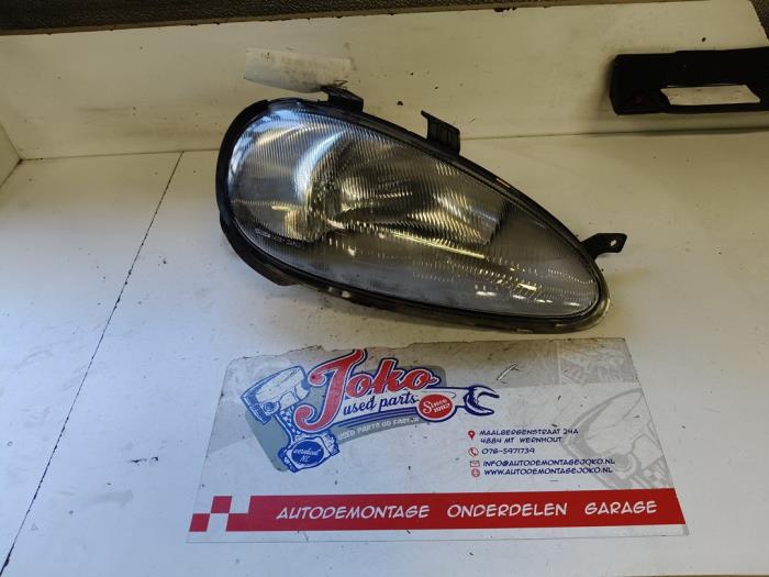 Używane Reflektor prawy Mazda MX-3 (EC) 1.8i V6 24V Cena na żądanie oferowane przez Autodemontage Joko B.V.
