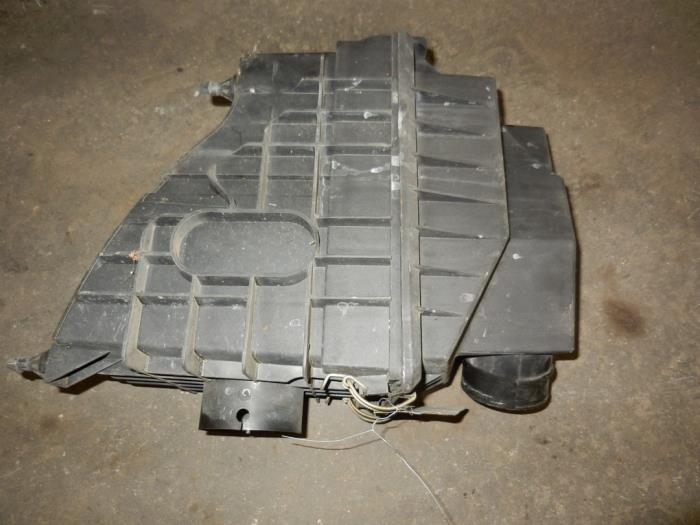 Begagnade Luftfilterhus Ford Transit 2.4 TDdi 16V 300S Pris på förfrågan erbjuds av Autodemontage Joko B.V.