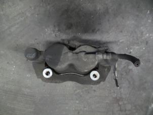 Used Front brake calliper, left Mercedes Vito (639.6) 3.0 120 CDI V6 24V Price on request offered by Autodemontage Joko B.V.