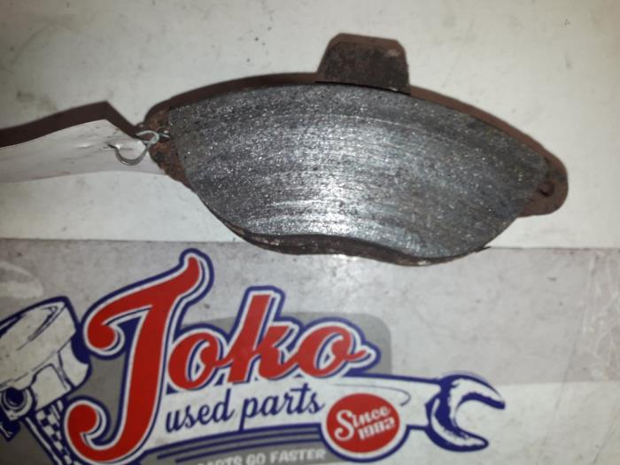 Front brake pad from a Peugeot Expert 1998