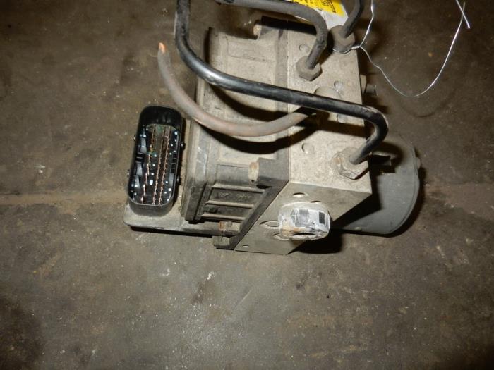 Usagé Pompe ABS Alfa Romeo 147 (937) 1.9 JTD 115 Prix sur demande proposé par Autodemontage Joko B.V.