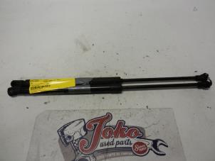 Used Rear gas strut, left Alfa Romeo 147 (937) 1.9 JTD 115 Price on request offered by Autodemontage Joko B.V.