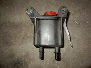 Used Power steering fluid reservoir Alfa Romeo 147 (937) 1.9 JTD 115 Price on request offered by Autodemontage Joko B.V.