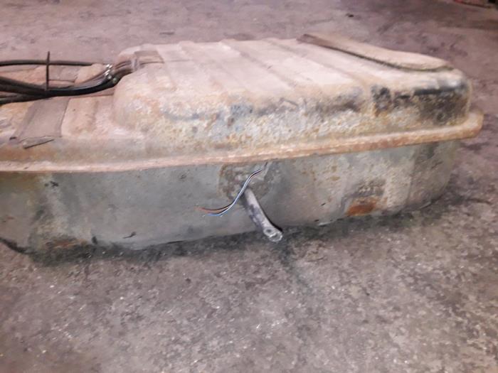 Tank from a Opel Omega A (16/17/19) 1.8 1989