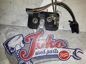 Used Tailgate lock mechanism Ford Mondeo II Wagon 2.0i 16V E2/96 EEC Price on request offered by Autodemontage Joko B.V.