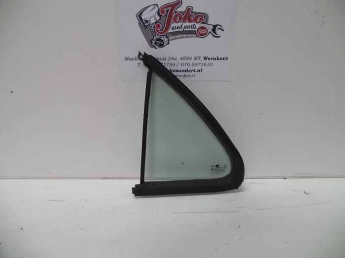 Usados Ventanilla triangular izquierda detrás Kia Sorento I (JC) 3.5 V6 24V Precio de solicitud ofrecido por Autodemontage Joko B.V.