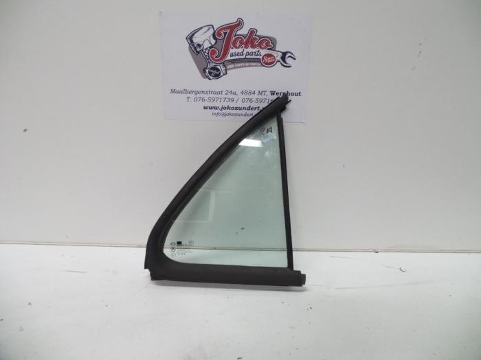 Usados Ventanilla triangular derecha detrás Kia Sorento I (JC) 3.5 V6 24V Precio de solicitud ofrecido por Autodemontage Joko B.V.
