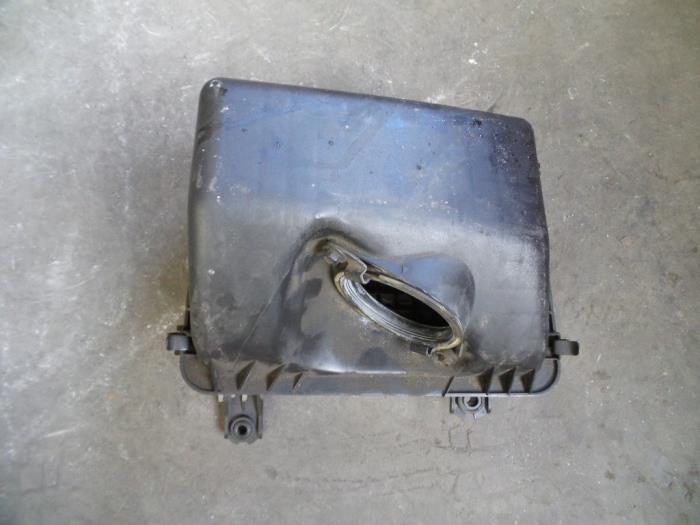 Gebrauchte Luftfiltergehäuse Kia Sorento I (JC) 3.5 V6 24V Preis auf Anfrage angeboten von Autodemontage Joko B.V.