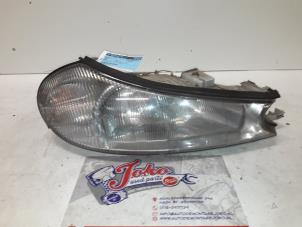 Used Headlight, right Ford Mondeo II Wagon 2.0i 16V E2/96 EEC Price on request offered by Autodemontage Joko B.V.