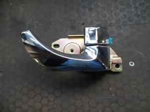 Used Rear door handle 4-door, right Kia Sorento I (JC) 3.5 V6 24V Price on request offered by Autodemontage Joko B.V.