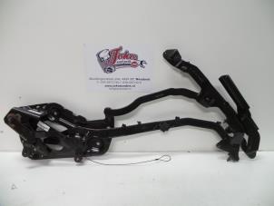 Used Tailgate hinge Ford Focus 2 C+C 2.0 16V Price on request offered by Autodemontage Joko B.V.