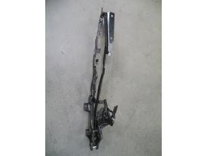 Used Convertible top hinge Ford Focus 2 C+C 2.0 16V Price on request offered by Autodemontage Joko B.V.