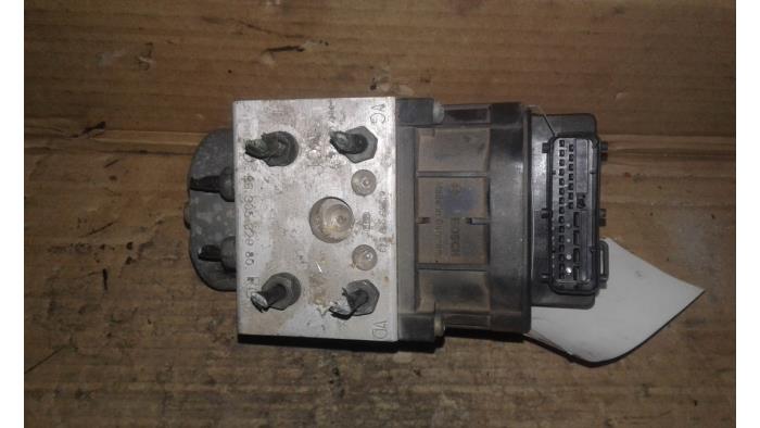 Begagnade ABS-pump Peugeot 406 Break (8E/F) 1.8 Pris på förfrågan erbjuds av Autodemontage Joko B.V.