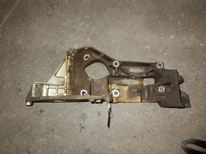 Gebrauchte Dynamostütze oben Volkswagen Golf IV Variant (1J5) 1.9 SDI Preis auf Anfrage angeboten von Autodemontage Joko B.V.