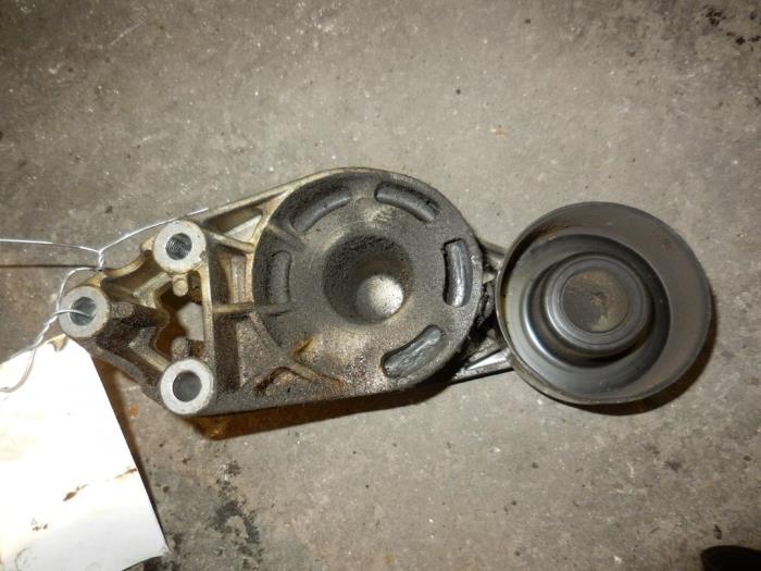 Usados Rodillo tensor correa múltiple Volkswagen Golf IV Variant (1J5) 1.9 SDI Precio de solicitud ofrecido por Autodemontage Joko B.V.