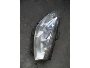 Used Headlight, right Renault Megane II (BM/CM) 1.6 16V Price on request offered by Autodemontage Joko B.V.