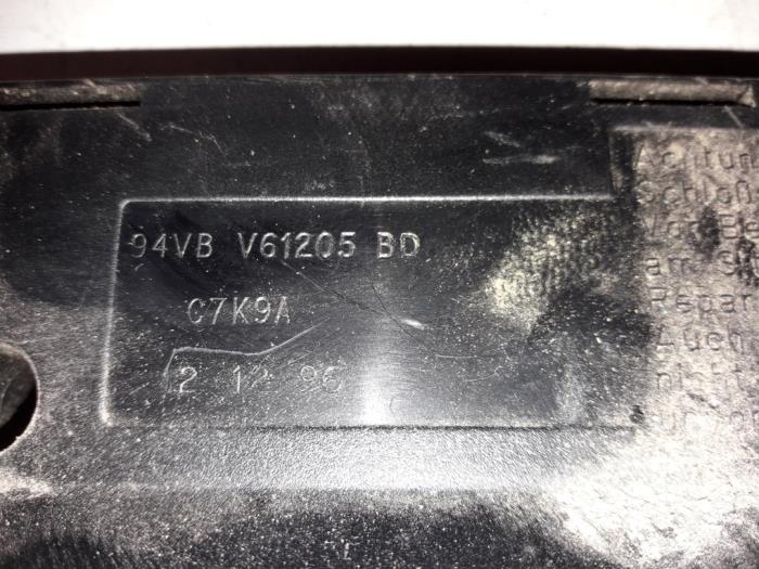 Tensor de cinturón de seguridad izquierda de un Ford Transit 2.5 Di 80-120 1997
