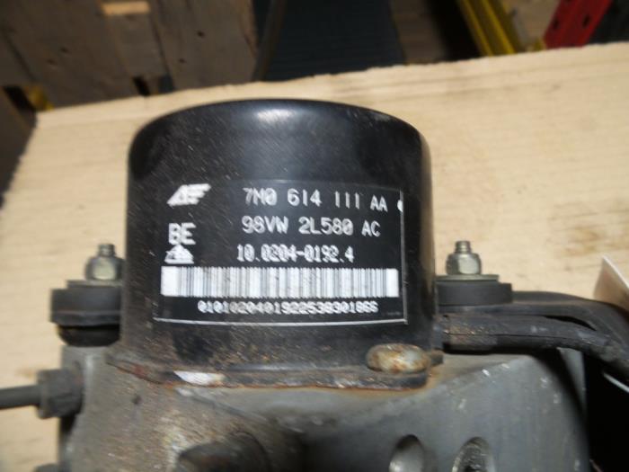 Usagé Pompe ABS Ford Galaxy (WGR) 2.3i 16V SEFI Prix sur demande proposé par Autodemontage Joko B.V.