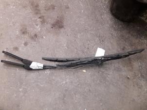 Used Front wiper arm Citroen Berlingo 1.6 HDI 16V 75 Price on request offered by Autodemontage Joko B.V.