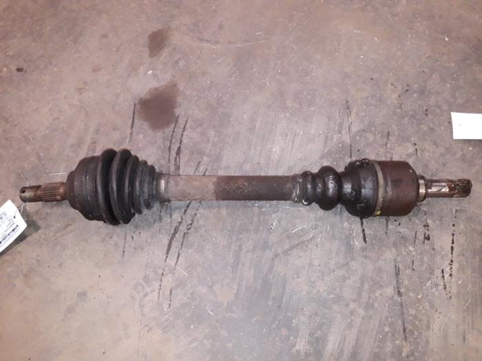 Gebrauchte Antriebswelle links vorne Peugeot 406 (8B) 1.8 16V Preis auf Anfrage angeboten von Autodemontage Joko B.V.