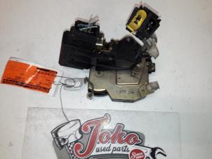 Used Door lock mechanism 2-door, right BMW 3 serie (E36/2) 318iS 1.8 16V Price on request offered by Autodemontage Joko B.V.
