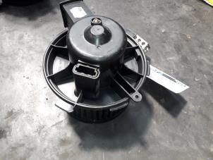 Usados Motor de ventilador de calefactor Peugeot 206 (2A/C/H/J/S) 1.4 HDi Precio de solicitud ofrecido por Autodemontage Joko B.V.