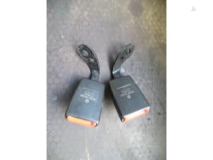 Used Rear seatbelt buckle, centre Volkswagen Eos (1F7/F8) 2.0 FSI 16V Price on request offered by Autodemontage Joko B.V.