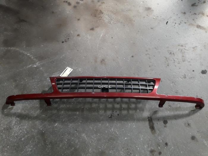 Usagé Calandre Opel Frontera Wagon (MWL) 2.4i Prix sur demande proposé par Autodemontage Joko B.V.