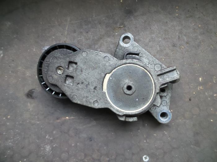 Usados Rodillo tensor correa múltiple Ford Focus 2 Wagon 1.6 TDCi 16V 110 Precio de solicitud ofrecido por Autodemontage Joko B.V.