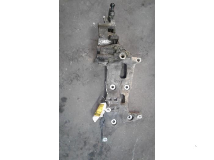 Gebrauchte Dynamostütze oben Volkswagen Golf VII (AUA) 1.6 TDI BlueMotion 16V Preis auf Anfrage angeboten von Autodemontage Joko B.V.