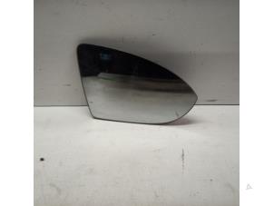Used Mirror glass, right Volkswagen Golf VII (AUA) 1.6 TDI BlueMotion 16V Price on request offered by Autodemontage Joko B.V.
