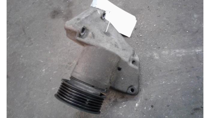 Usados Rodillo tensor correa múltiple Ford Focus 1 1.4 16V Precio de solicitud ofrecido por Autodemontage Joko B.V.