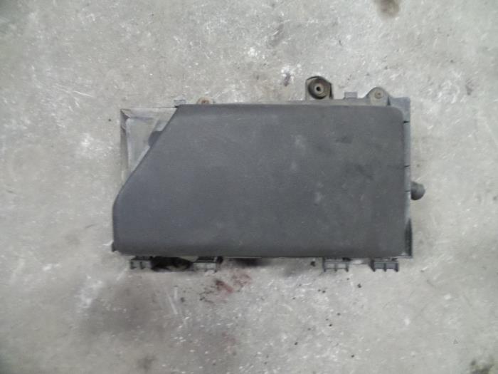 Begagnade Luftfilterhus Audi TT Roadster (8N9) 1.8 20V Turbo Quattro Pris på förfrågan erbjuds av Autodemontage Joko B.V.