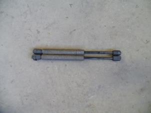 Used Rear gas strut, left Audi TT Roadster (8N9) 1.8 20V Turbo Quattro Price on request offered by Autodemontage Joko B.V.