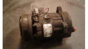 Used Air conditioning pump Renault Master II (JD) 2.8 dTi T28 Price on request offered by Autodemontage Joko B.V.