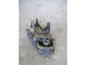 Used Engine mount Volkswagen Touran (1T1/T2) 1.9 TDI 105 Euro 3 Price on request offered by Autodemontage Joko B.V.