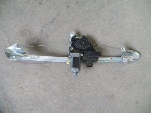 Begagnade Fönstermekanism för bakre dörr, 4-dörrars, vänster Opel Zafira (M75) 1.9 CDTI Pris på förfrågan erbjuds av Autodemontage Joko B.V.