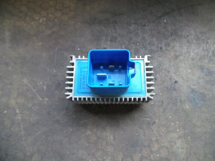 Glow plug relay Opel Zafira 1.9 CDTI 55353011