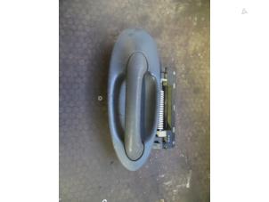 Used Door handle 2-door, right Saab 9-3 II (YS3F) 2.0t 16V Price on request offered by Autodemontage Joko B.V.