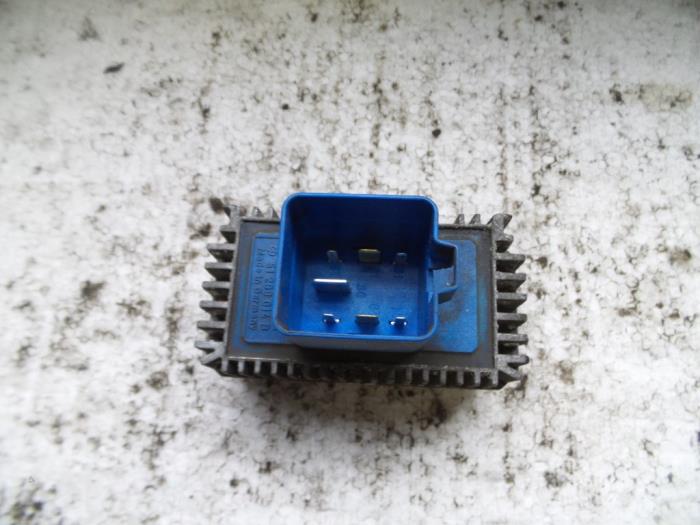 Glow plug relay Opel Astra H GTC 1.3 CDTI 16V Ecotec 55353011