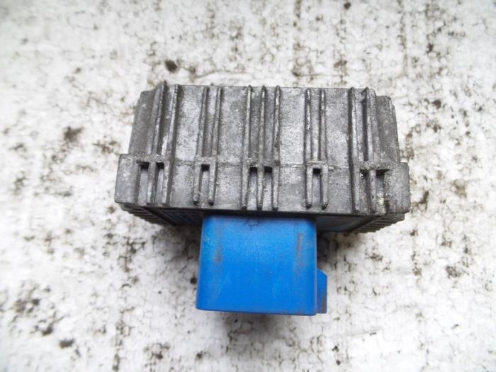 Glow plug relay Opel Astra H GTC 1.3 CDTI 16V Ecotec 55353011