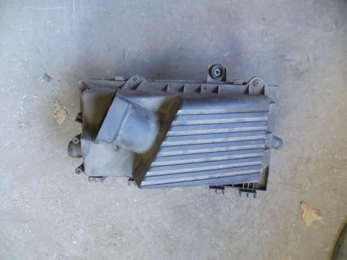 Begagnade Luftfilterhus Audi A3 (8L1) 1.6 Pris på förfrågan erbjuds av Autodemontage Joko B.V.