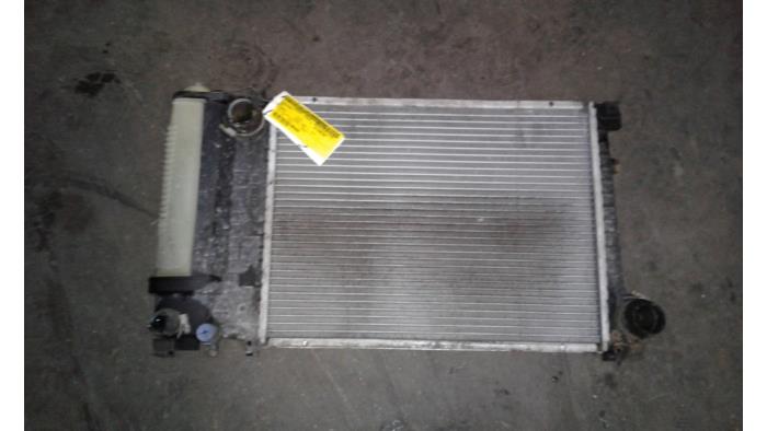 Used Radiator BMW 3 serie (E36/4) 316i Price on request offered by Autodemontage Joko B.V.