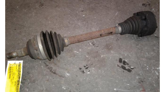 Front drive shaft, left from a Volkswagen Golf III (1H1) 2.0 GTI 1996